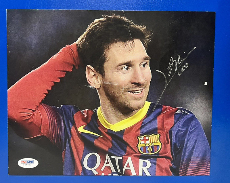 LIONEL MESSI Signed 8x10 Soccer Photo PSA/DNA AUTO