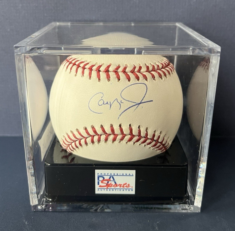 CAL RIPKIN JR. BALTIMORE ORIOLES HOF AUTOGRAPHED PSA GRADED 10 BASEBALL. NICE!
