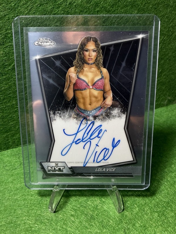 2026 Topps Chrome WWE Lola Vice NXT Chrome Auto #NXT-LOL