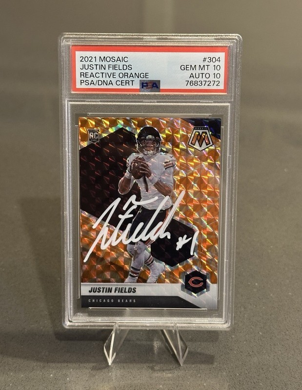 2021 Panini Mosaic - Justin Fields Reactive Orange RC On Card AUTO PSA 10 Bears
