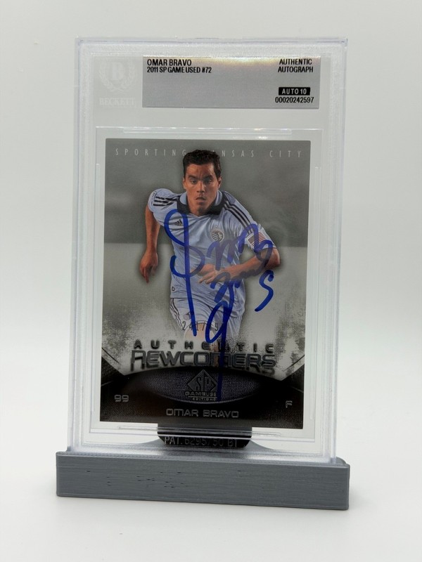 2011 SP GAME USED MLS - OMAR BRAVO - SIGNED BECKETT AUTHENTIC AUTO 10 CHIVAS view 2