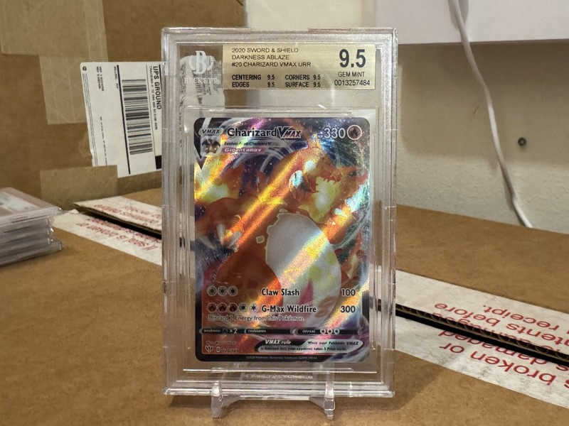 Charizard VMAX Darkness Ablaze 020/189 Graded BGS 9.5 Gem Mint Pokemon TCG