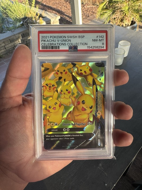 PSA 8 2021 POKEMON SWSH BLACK STAR PROMO CELEBRATIONS COLL #142 PIKACHU V-UNION