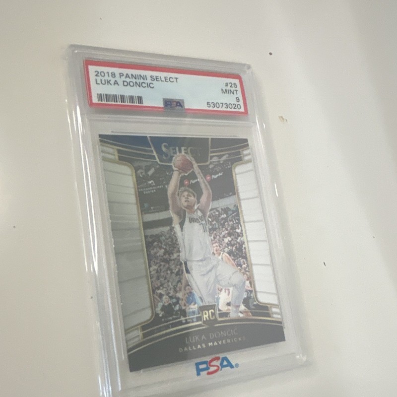 Panini 2018-19 Select Concourse Luka Dončić Mavericks #25 Rookie PSA 9