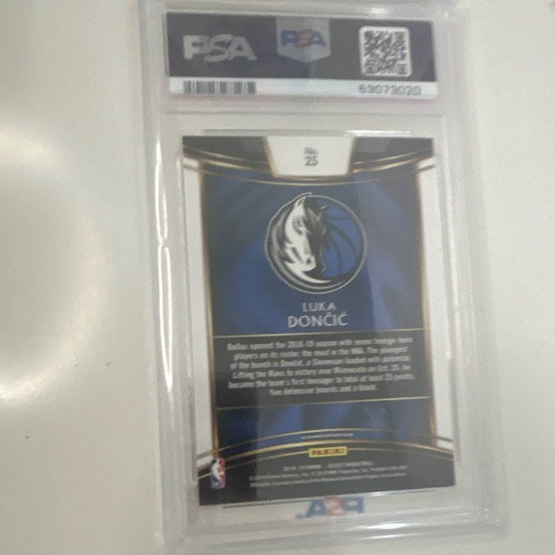 Panini 2018-19 Select Concourse Luka Dončić Mavericks #25 Rookie PSA 9 view 2