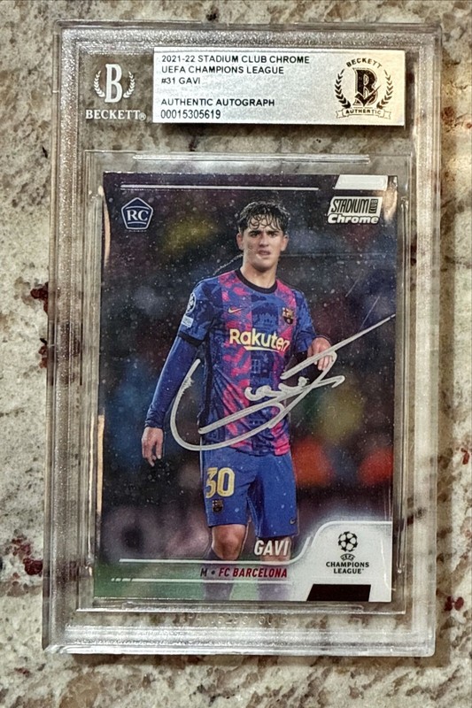 2021-2022 STADIUM CLUB CHROME #31  GAVI RC ROOKIE CARD AUTO ON-CARD - A1492