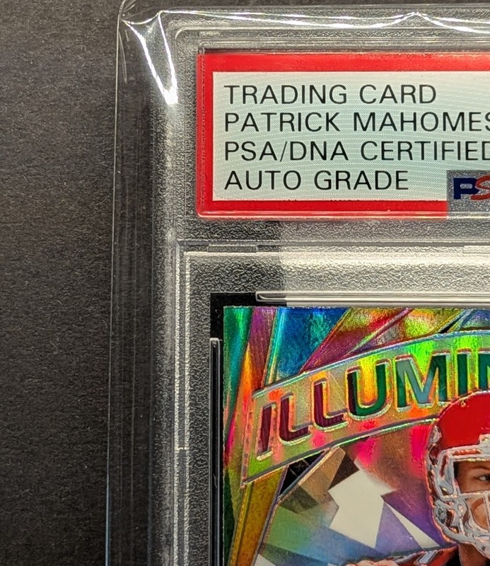 PATRICK MAHOMES Rookie Auto 2017 Optic Illumination Holo Prizm PSA 10 Auto RC view 2
