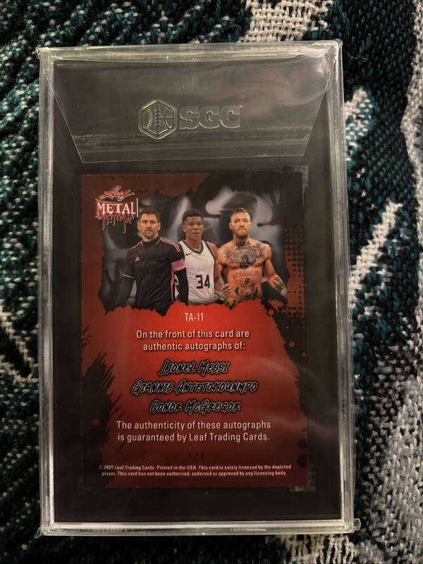 2025 Leaf Halloween LIONEL MESSI GIANNIS ANTETOKOUNMPO MCGREGOR Triple Auto 1/1 view 2