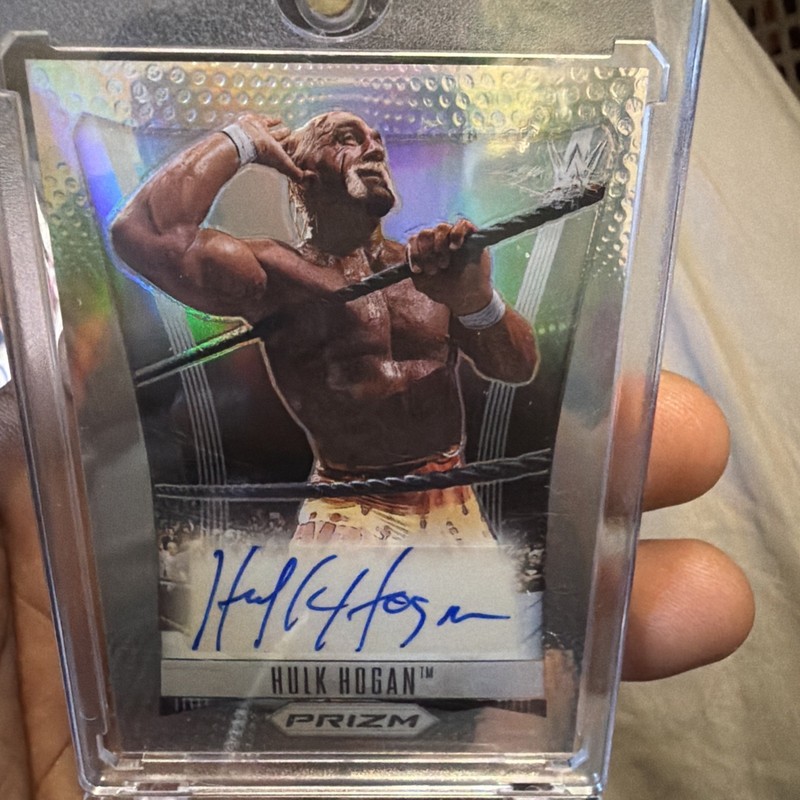 2023 Prizm WWE Hulk Hogan Throwback Prizm Auto 