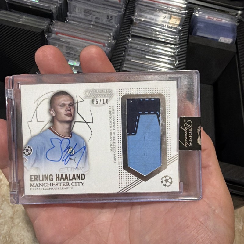 2022-23 Topps Dynasty Soccer Erling Haaland Match-Worn Patch ON CARD AUTO 5/10