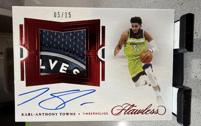 2020 Panini Flawless Patch Logo AUTO Karl-Anthony Towns RUBY /25 NYK KNICKS