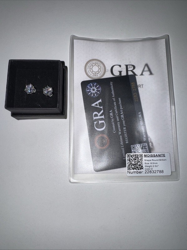 1:1 Moissanite earings 2.0 carat with Certificate and with Gra Grading view 1