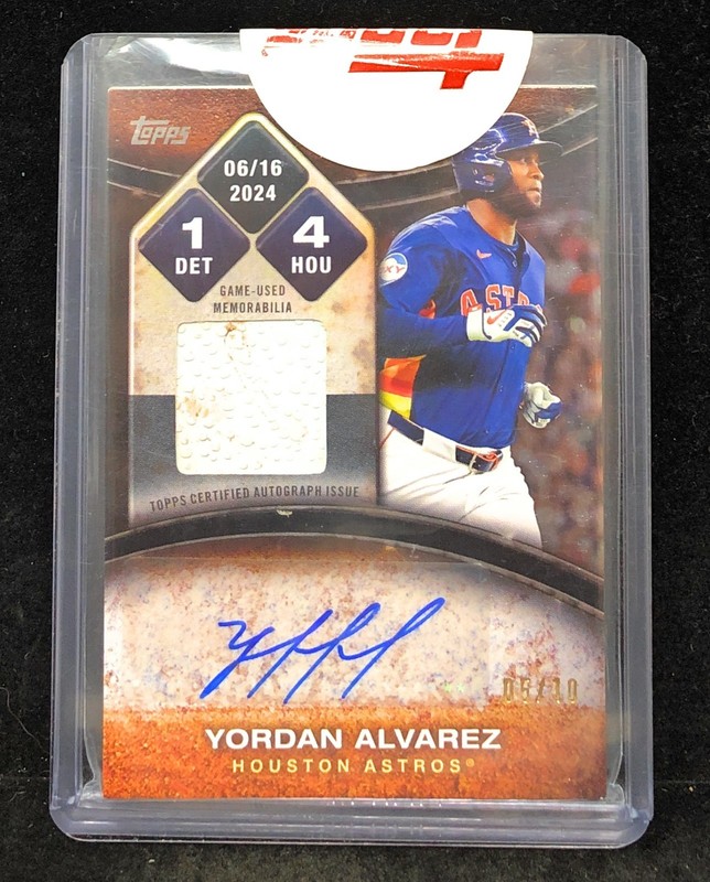 2025 Topps Series 2 Rounding the Bases Game Used AUTO Yordan Alvarez GOLD #/10