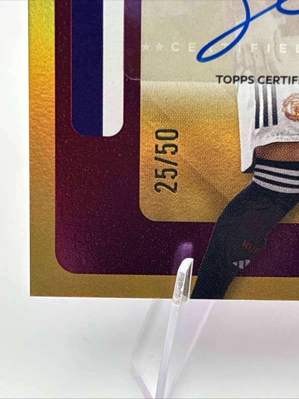 2025-26 Topps Premier League Shea Lacey ManU Rookie RC Auto 25/50 True Gold  view 2