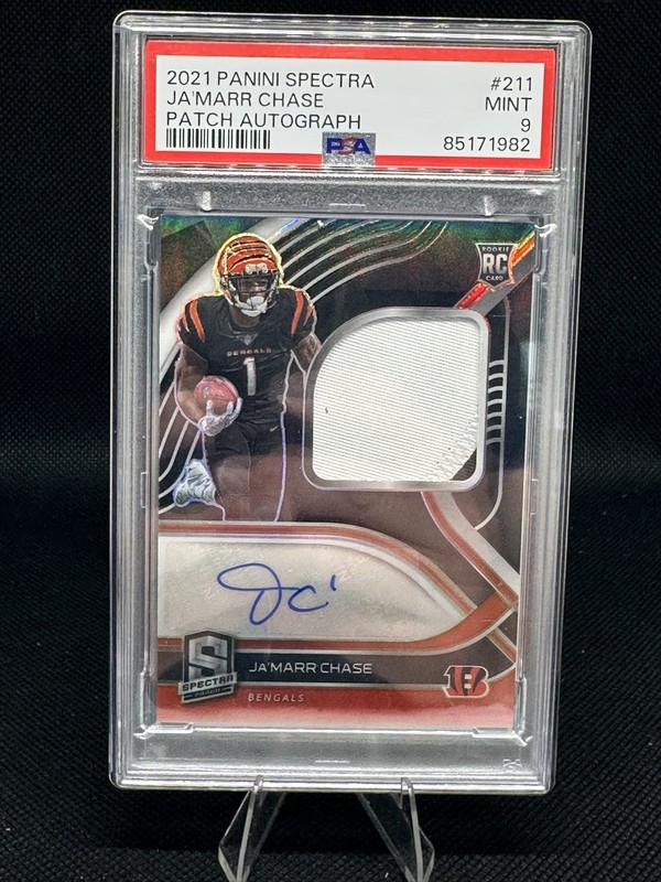 2021 Panini Spectra - Rookie Patch Autographs Ja'Marr Chase #211 RC /99 PSA 9