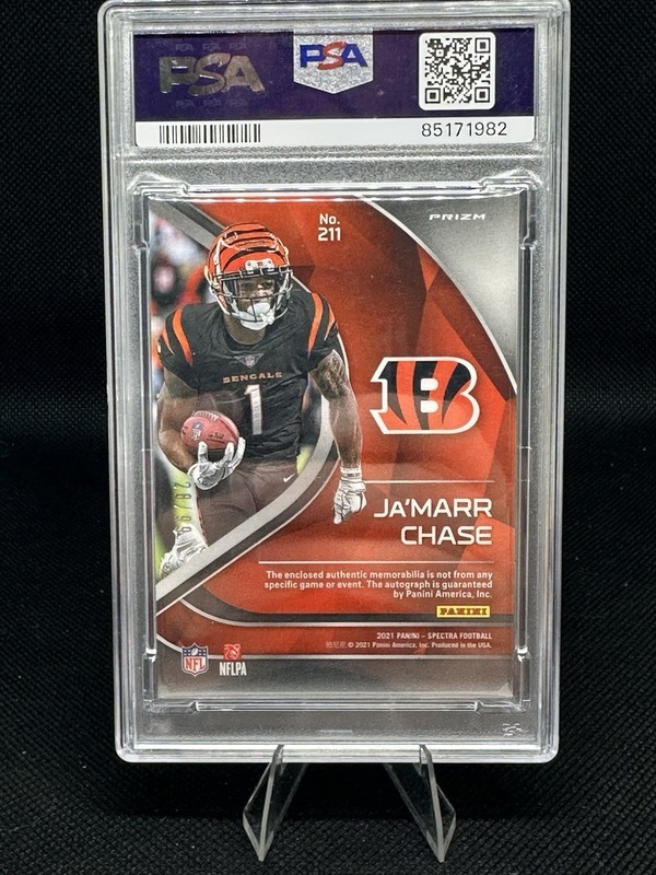 2021 Panini Spectra - Rookie Patch Autographs Ja'Marr Chase #211 RC /99 PSA 9 view 2