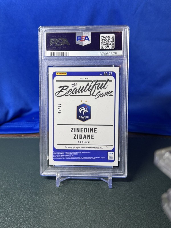 2024-25 Panini Donruss FIFA ZINEDINE ZIDANE Beautiful Game Auto Blue /10 PSA 9 view 2