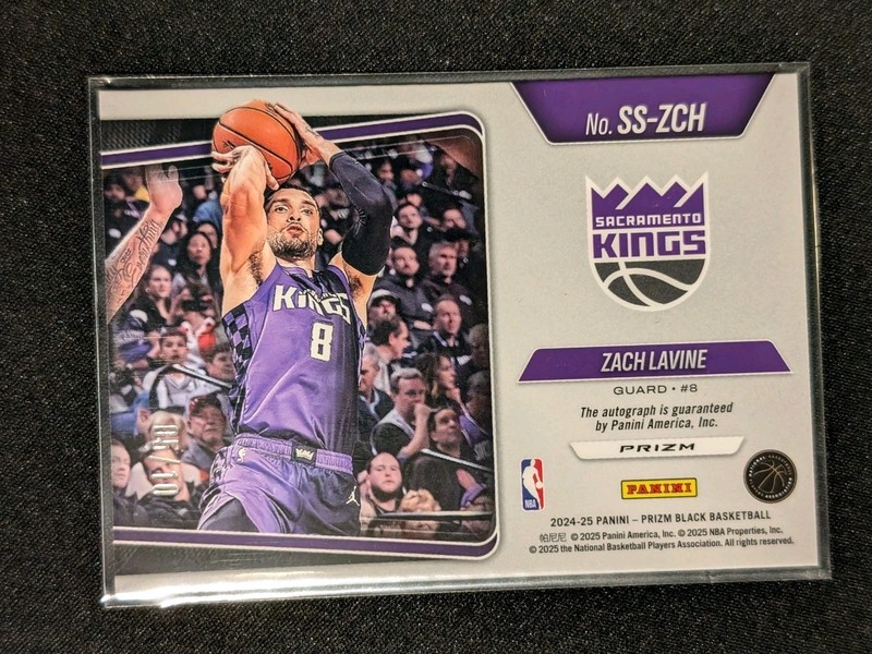Zach Lavine 2024-25 Prizm Black Sensational Signatures Gold Auto /10 view 2