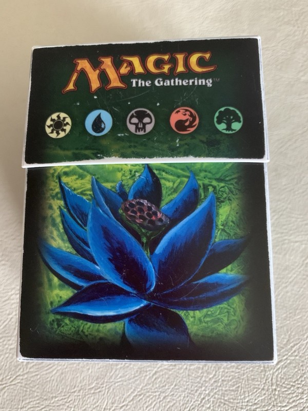 MTG BLACK LOTUS DECK BOX. PRE OWNED. GOOD CONDITION