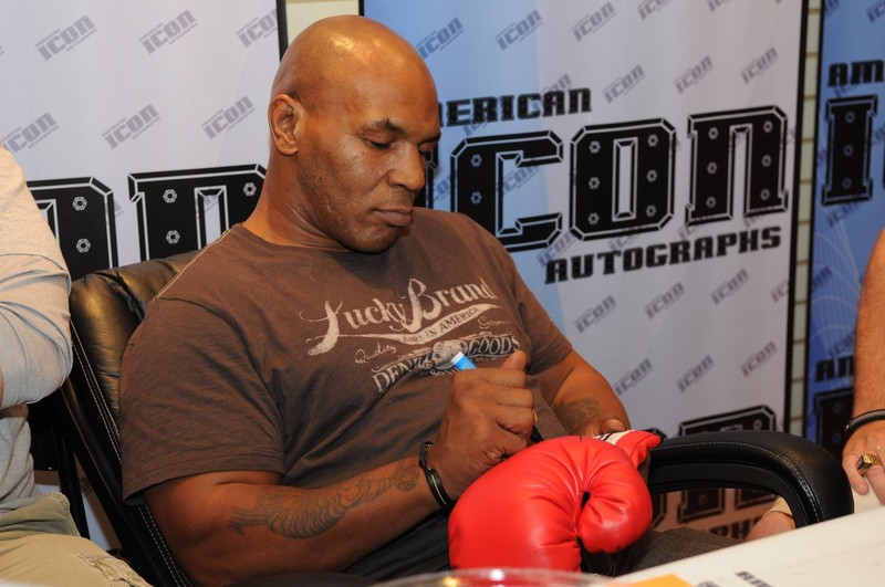 Mike Tyson Signed Everlast Red Boxing Glove PSA/DNA COA Autograph Auto'd Right view 2