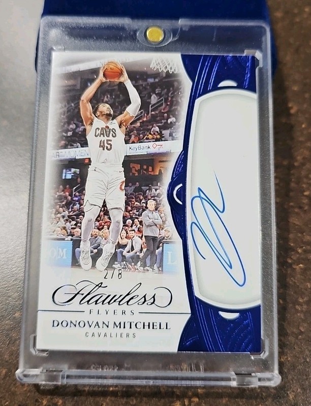 DONOVAN MITCHELL /8 AUTO BLUE 2024-25 PANINI FLAWLESS FLYERS CAVS ON CARD SIGNED