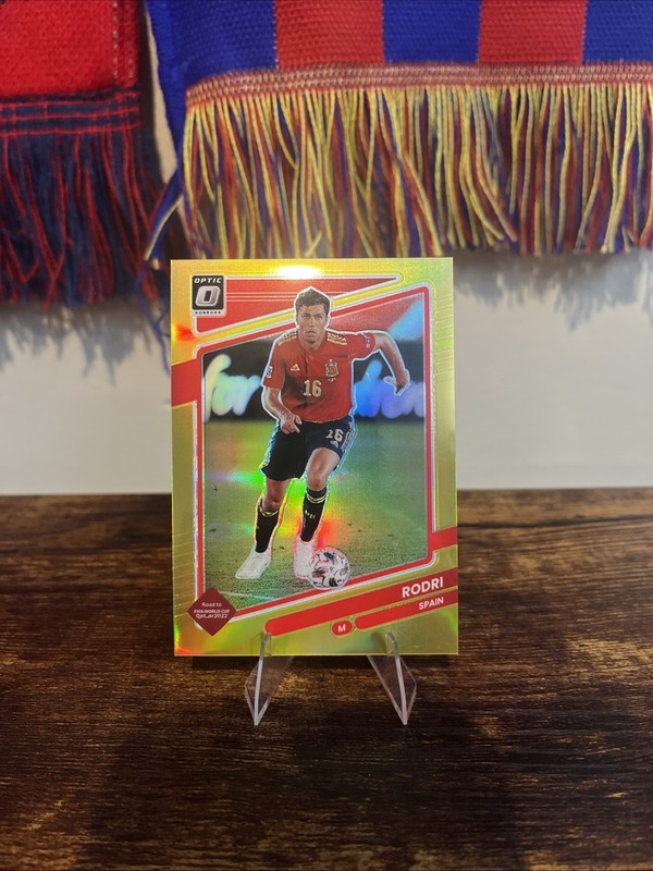 2021-22 Panini Donruss Road to Qatar - Rodri #149 Optic Gold Prizm /10