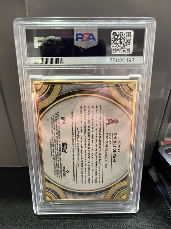 2022 Shohei Ohtani Topps transcendent Auto Red 1/1  PSA 10 view 2