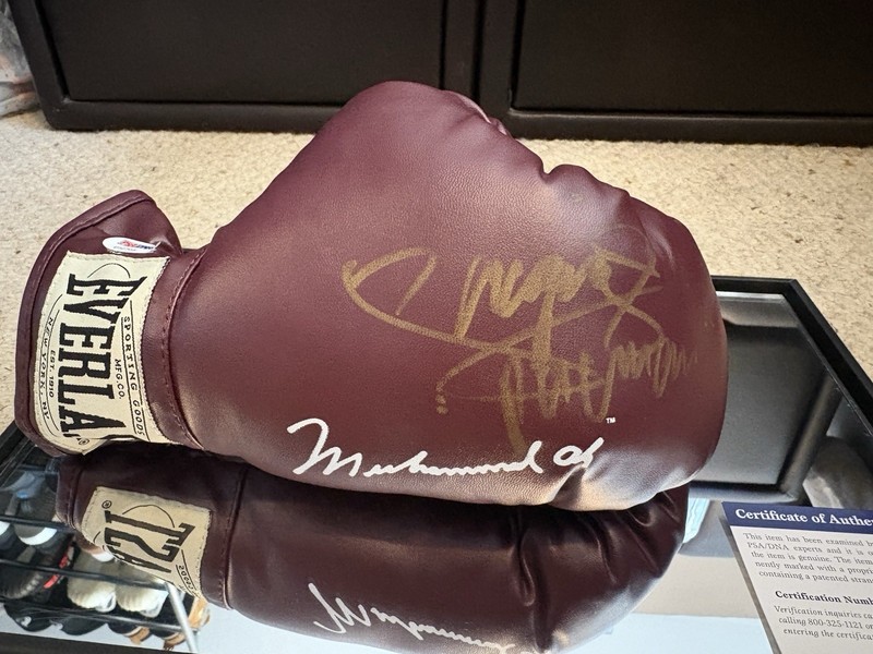 Manny Pacquiao Signed Everlast Boxing Glove PSA/DNA Authentic Auto Display Case