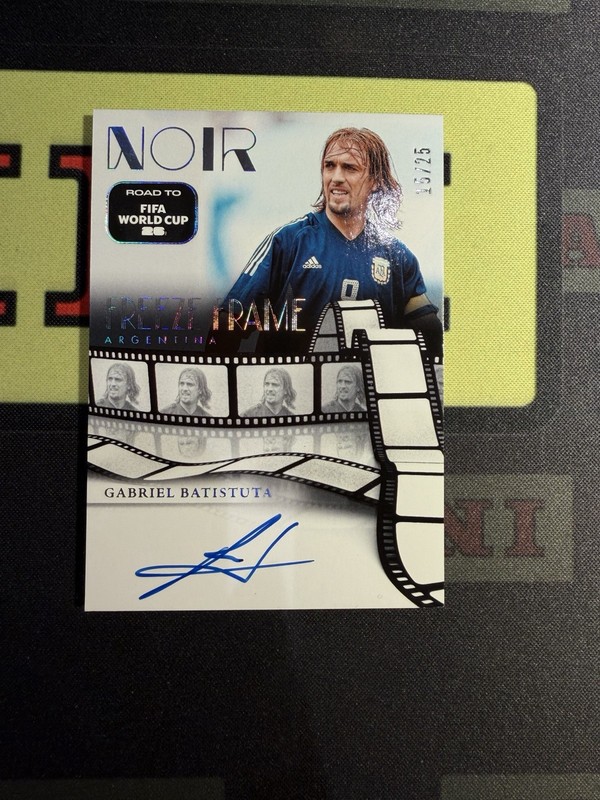 2025-26 Panini Noir Freeze Frame Argentina Gabriel Batistuta Auto On Card /25