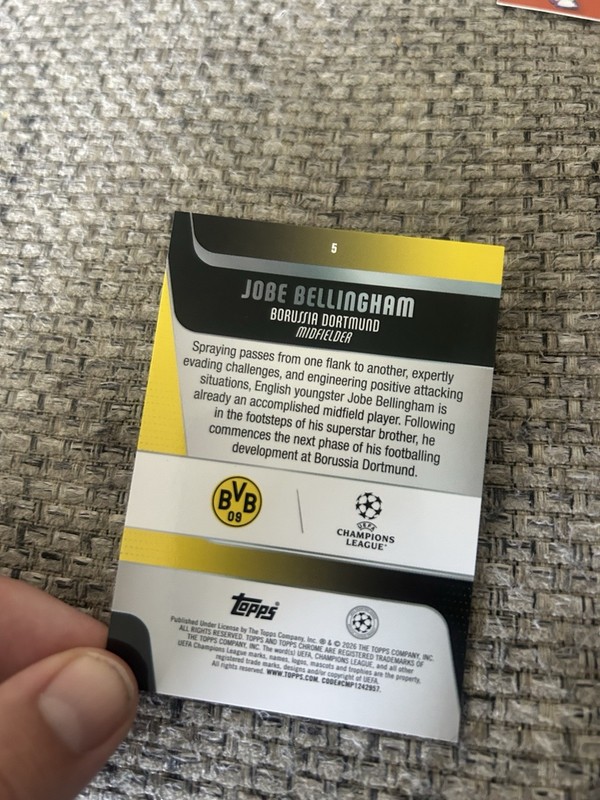 Topps Chrome Jobe Bellingham Rookie Pulsar Borussia Dortmund #5 UEFA CL view 2