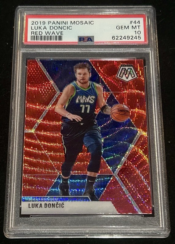 2019-20 Panini Mosaic Luka Dončić #44 Red Wave Prizm PSA 10 GEM MT Mavericks