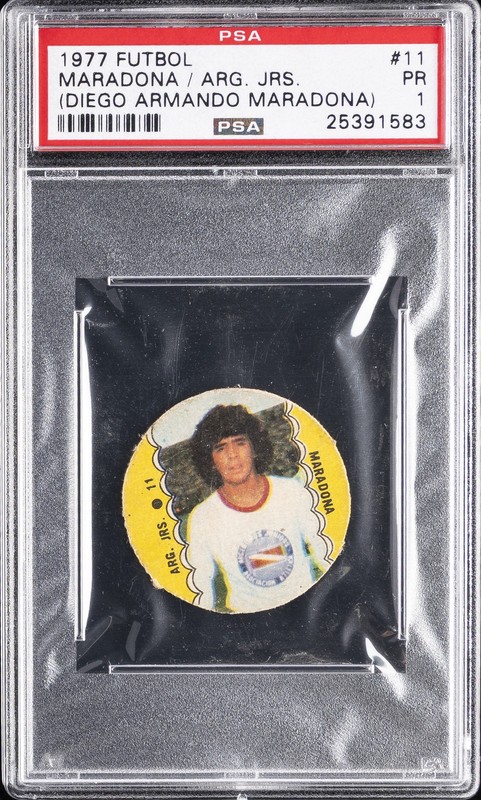 1977 CRACK FUTBOL CAMPEONATO DISC #11 DIEGO MARADONA ROOKIE RC PSA 1
