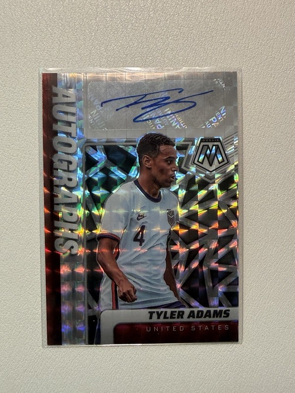 2021-22 TYLER ADAMS Panini Mosaic FIFA Road to World Cup AUTO USMNT USA