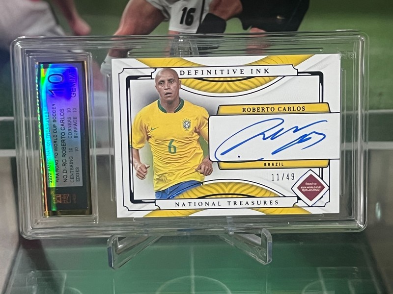 2022 National Treasures World Cup Roberto Carlos Definitive Ink Auto /49 WMGS 10
