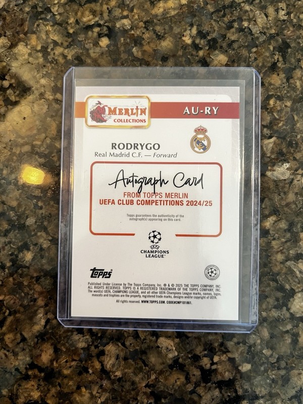 2025 Topps Merlin UCL Rodrygo Auto Green 85/99 Real Madrid view 2