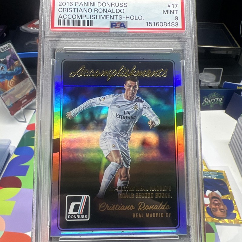 2016-17 Donruss Soccer Accomplishments Holographic #17 Cristiano Ronaldo PSA 9 