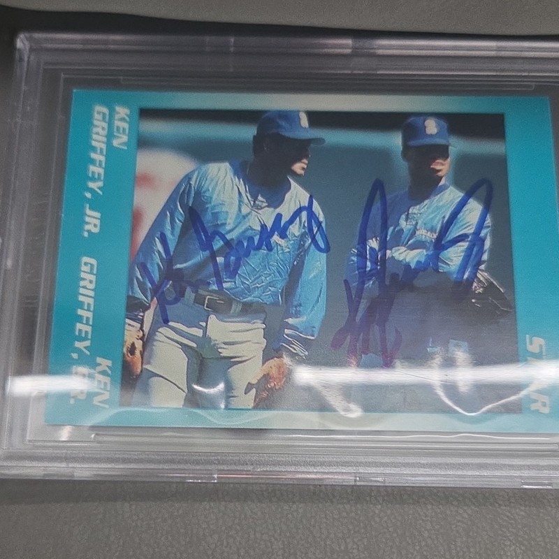 The Star Co. 1990 Star Griffey Jr. #1 Griffey Jr/Sr Auto BAS 00018629786
