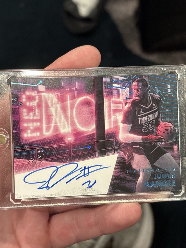 2024-25 Immaculate Julius Randle Noir Wolves Signatures Holo Platinum 1/1 Auto