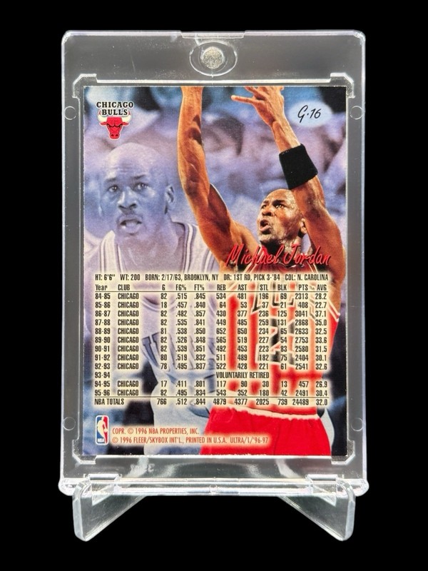 1996/97 Fleer Ultra MICHAEL JORDAN GOLD MEDALLION SSP VARIATION HOLO FOIL #G16 view 2