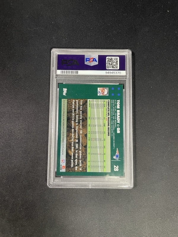 2007 Topps Tom Brady #28 Facsimile Auto PSA 8 view 2