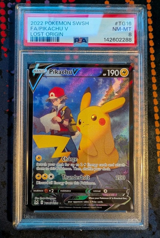 2022 POKEMON SWORD & SHIELD LOST ORIGIN #TG16 FULL ART/PIKACHU V PSA 8