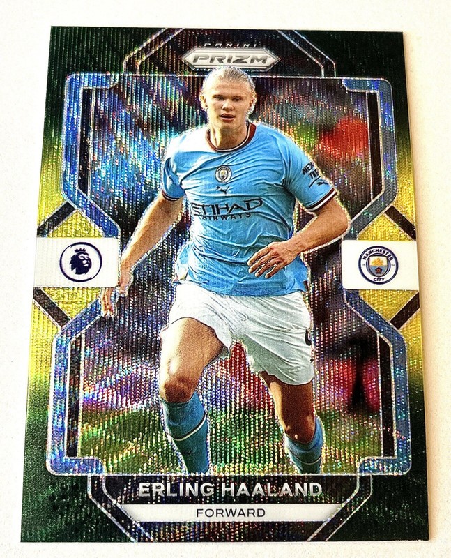 Erling Haaland 2022-23 Panini Prizm #9 Green & Yellow Wave Prizm Manchester City