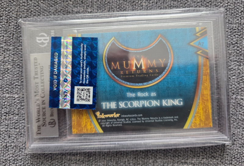 2001 Inkworks The Mummy Dwayne Johnson On Card Auto The Rock Autograph RARE SP view 2