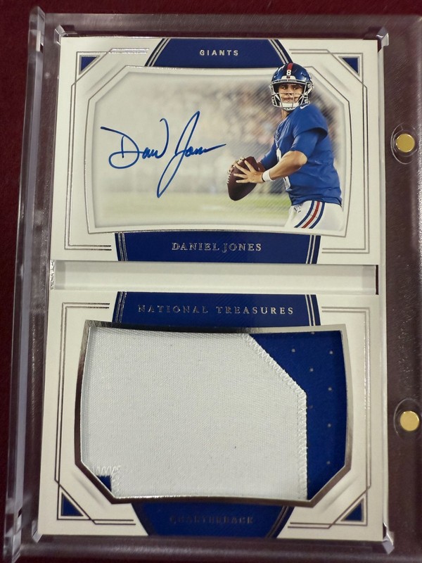Daniel Jones 2019 National Treasures Patch Auto Booklet Rookie Card 22/49