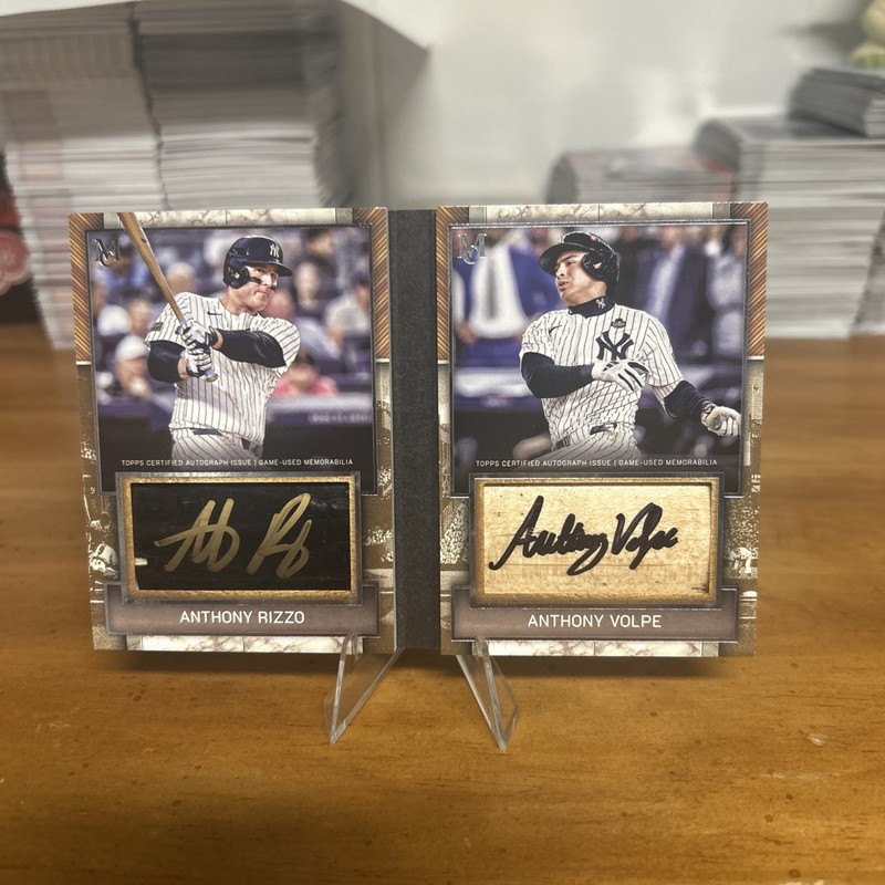 ANTHONY VOLPE RIZZO /10 DUAL GAME USED BAT AUTO JUMBO BOOKLET 2025 TOPPS MUSEUM