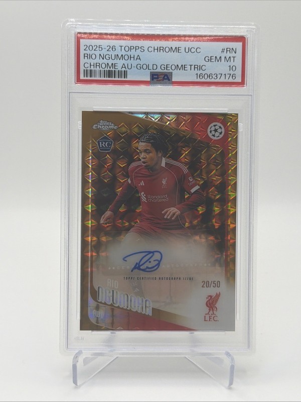 Topps Chrome UEFA 2025-26 Rio Ngumoha Liverpool FC Gold Geo Auto /50 PSA 10
