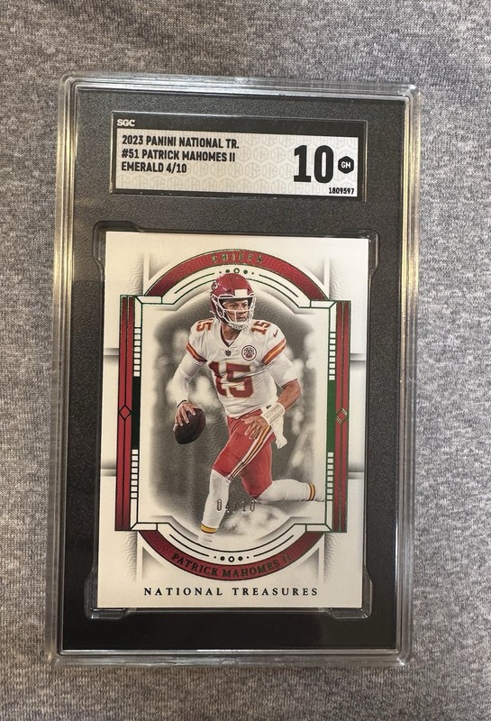 2023 Panini National Treasures Patrick Mahomes II /10 Emerald  #51 SCG 10
