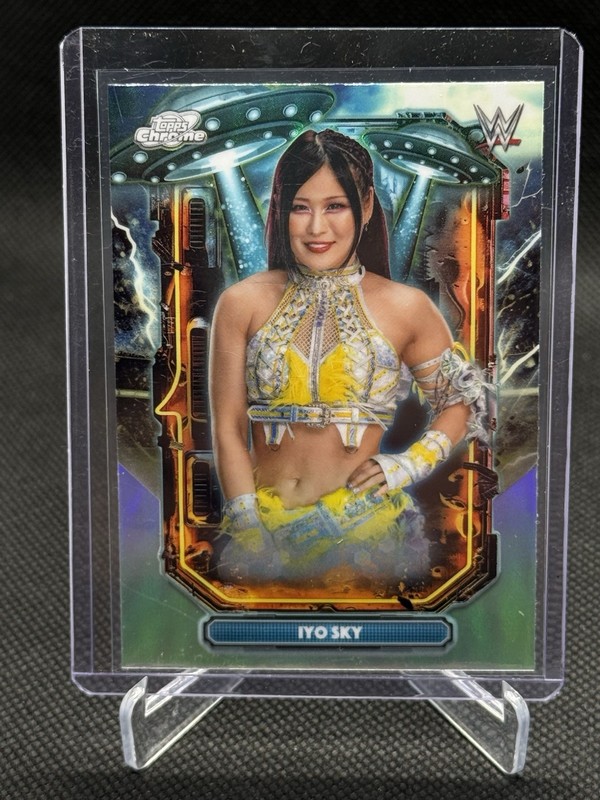 Iyo Sky 2026 Topps Chrome Cosmic WWE Extraterrestrial Refractor #ET-15
