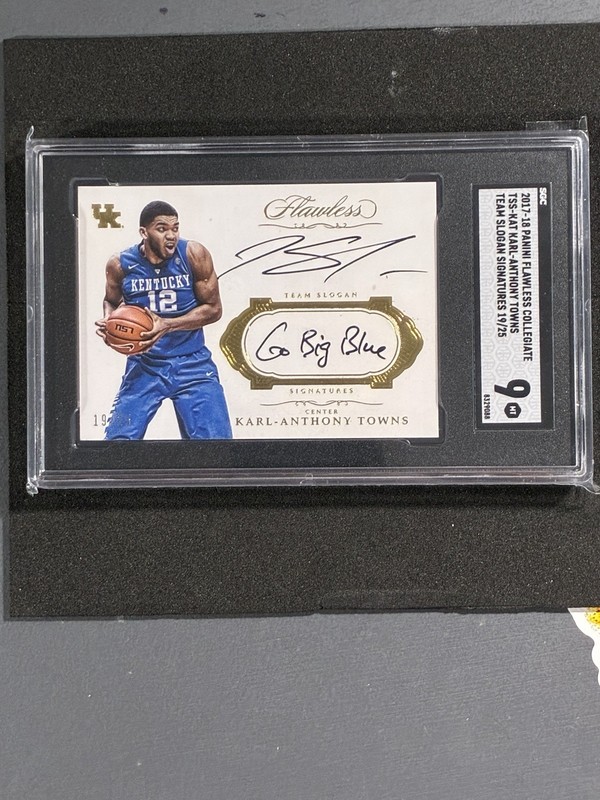 2017-18 Panini Flawless Collegiate Karl-Anthony Towns Team Slogan Auto /25 SGC 9
