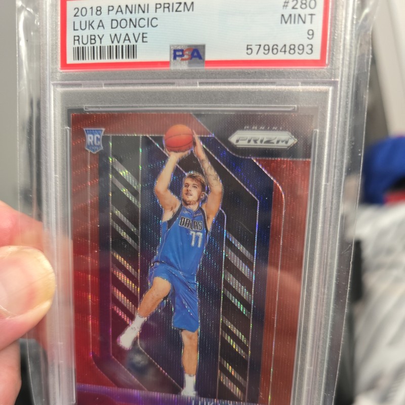 2018-19 Prizm Luka Doncic Ruby Wave Prizm Rookie RC #280 PSA 9 Mavericks B747